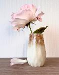 Vase blanc et doré en résine époxy