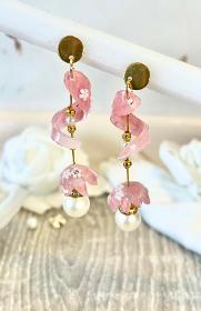 Boucles d'oreilles fleur rose pendantes