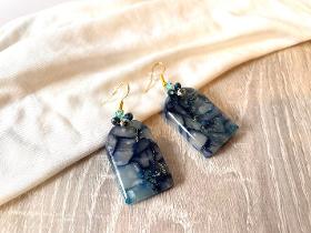 Boucles d'oreilles bleu nuit et perles ~