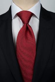 Cravate rouge à motifs + pochette assortie