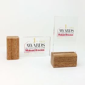 Le trophée plaque 15 x 9cm avec son socle en bois