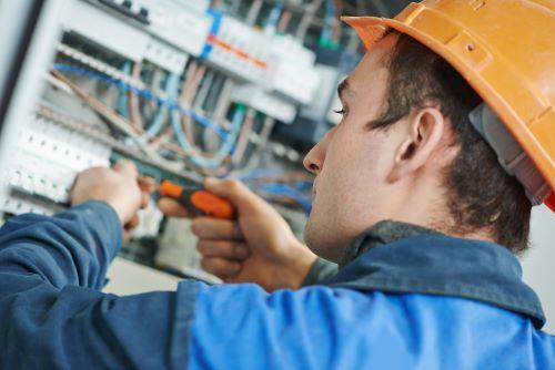 Electricien professionnel à Bordeaux : interventions rapides et devis gratuits