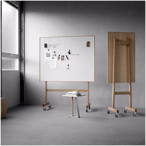 Tableau blanc Mobil Wood - Cadre et pied en chêne, sur roulettes