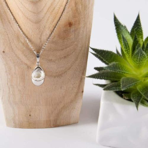 Collier Goutte avec une rose blanche