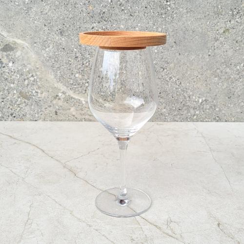 Couvercle de verre à vin avec assiette pour les snacks