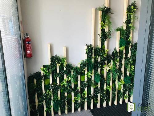 Mur végétal avec bois