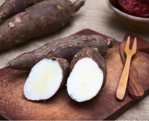 Racines/tubercules de manioc bio