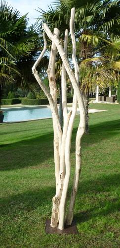 sculpture de branches de bois flotté